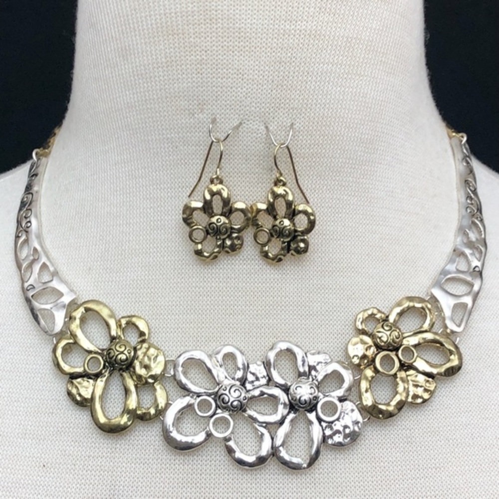 Open Crazy Daisy 2-Tone Necklace Earrings Set